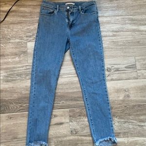 LEVI high-rise frayed jeans